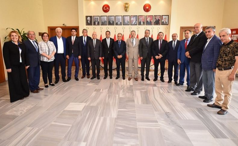 Başkanlar Vali'ye gitti:İzmir için el ele mesajı